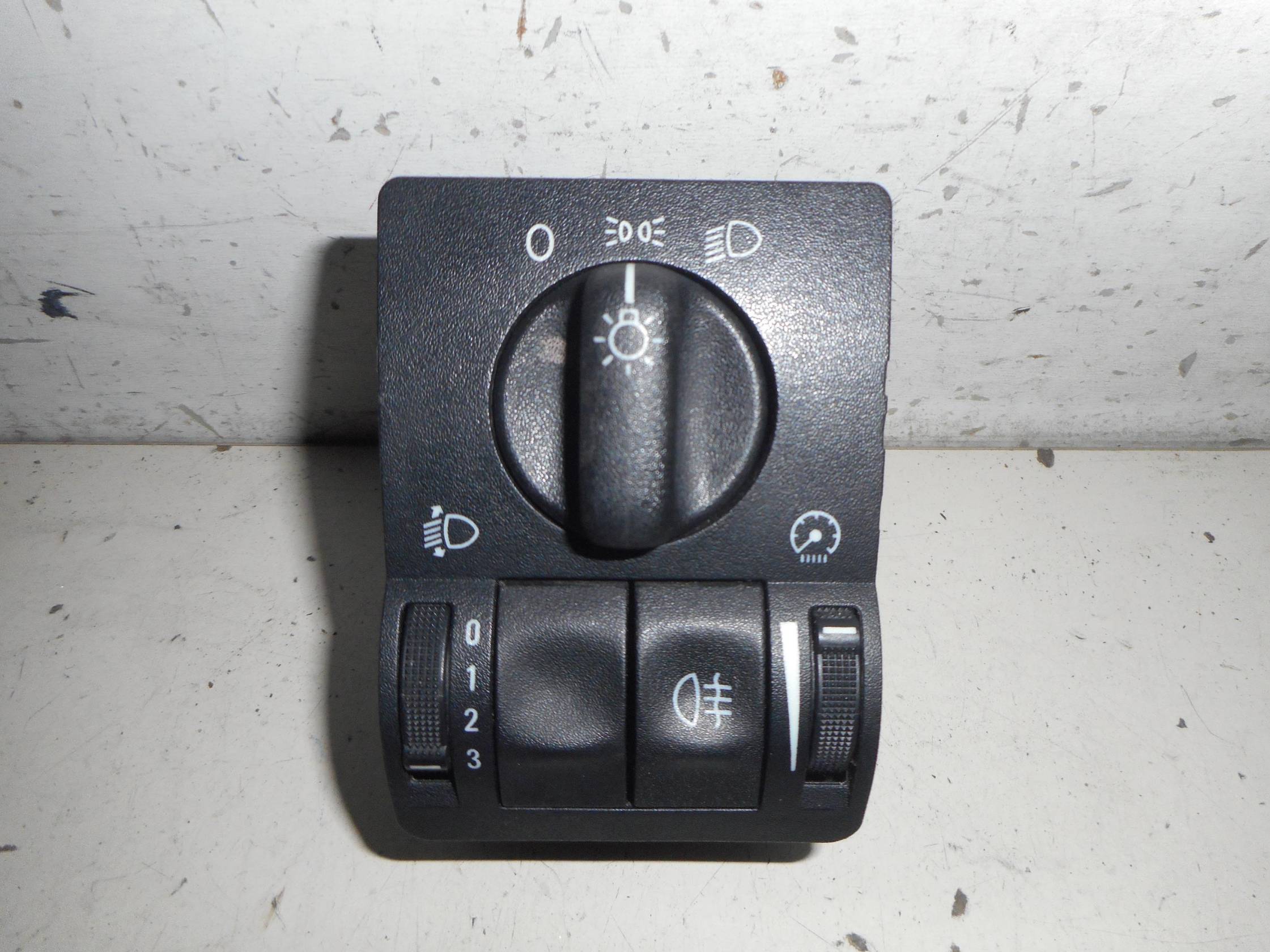 Interruttore blocco comando luci